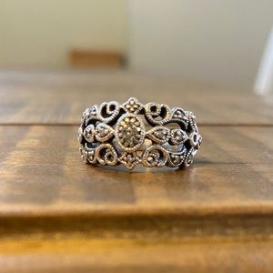 Vintage diamond filigree ring